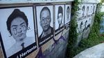 Deretan Foto Tragedi Mei 1998 Hiasi Dinding Jalan di Depok