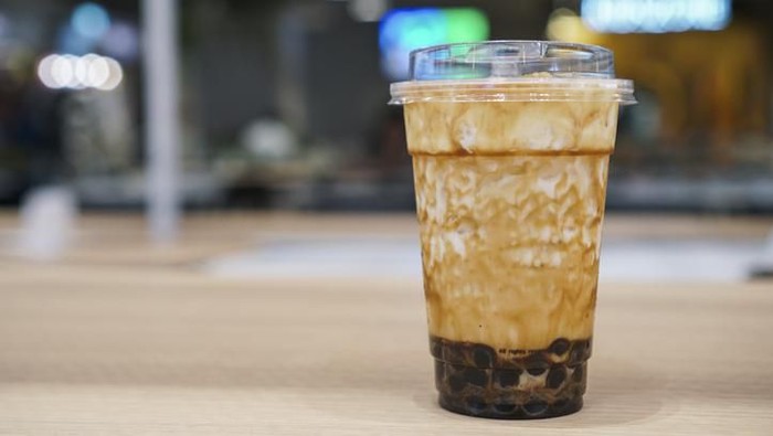 Satu gelas minuman boba bisa mengandung sekitar 20 sendok teh gula. (Foto: iStock) Satu gelas minuman boba bisa mengandung sekitar 20 sendok teh gula. (Foto: iStock)