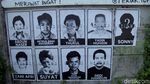 Deretan Foto Tragedi Mei 1998 Hiasi Dinding Jalan di Depok