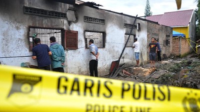 Warga Datangi Gudang Korek Gas di Medan yang Tewaskan 30 Orang