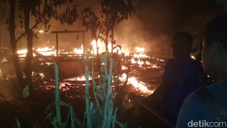 Bocah ABK Tewas Terpanggang dalam Kebakaran 5 Rumah di Grobogan Bocah ABK Tewas Terpanggang dalam Kebakaran 5 Rumah di Grobogan