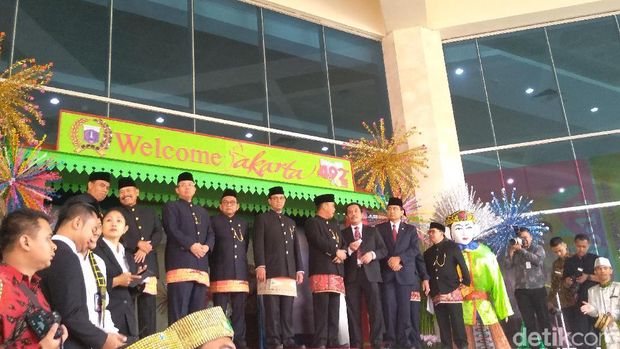 Anies dan Mendagri Hadiri Paripurna Istimewa DPRD DKI
