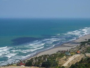 Memandang Pantai Cantik dari Atas Bukit Watugupit