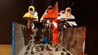 Memanggungkan Kebersamaan itulah nama instalasi karya seniman Yogyakarta, Jompet Kuswidananto yang ditampilkan di Contemporary Worlds: Indonesia. Jompet menghadirkan sosok tak berupa dan bertubuh di atas sebuah truk tua. Foto: Karya Seni Kontemporer Indonesia Dipamerkan di Galeri Nasional Australia (Eny/detikcom)
