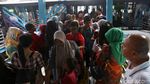 Antusias Warga Menjajal Bus Transjakarta Gratis di HUT DKI