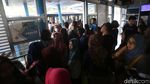 Antusias Warga Menjajal Bus Transjakarta Gratis di HUT DKI