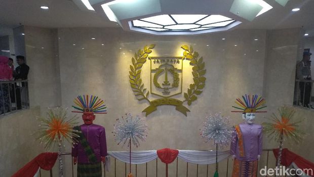 Ondel-ondel hingga Rumah Adat Betawi Penghias Paripurna DPRD HUT DKI