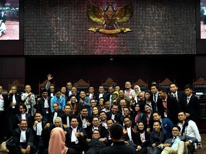 Saling Sindir 2 Kolega Profesor Pasca-Sidang MK