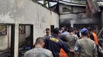 Warga Datangi Gudang Korek Gas di Medan yang Tewaskan 30 Orang