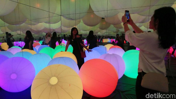 Berburu Spot Foto Instagramable Di Teamlab Future Park