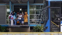 Direktur Utama Transjakarta Agung Wicaksono mengajak seluruh masyarakat untuk menggunakan layanan transportasi publik, khususnya Transjakarta, untuk mengikuti seluruh rangkaian acara dalam rangka HUT Ibu Kota.