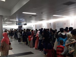 Awas! Duduk di Lantai Stasiun MRT Bisa Didenda Rp 500 Ribu!