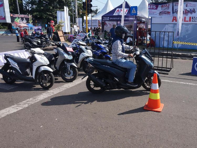 Semarak Blue Core Yamaha Motor Show di Palu