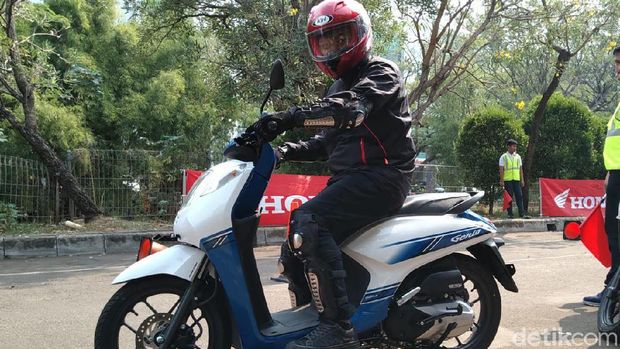 detikcom mencoba motor Honda Genio