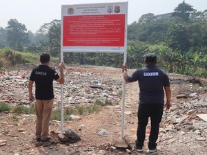 Meresahkan Warga, Pembuangan Sampah Ilegal di Bogor Disegel KLHK