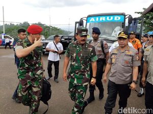 Panglima TNI dan Kapolri Kunjungi Korban Banjir di Konawe Utara