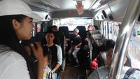 Kapasitasnya yang besar 28 kursi, yang berdiri 20. Kalau yang medium ada 18 kursinya, ujar Kepala Divisi Teknik dan Manajemen Operasi PT Transportasi Jakarta Eri Riawan (Foto: Adhi Indra Prasetya/detikcom)