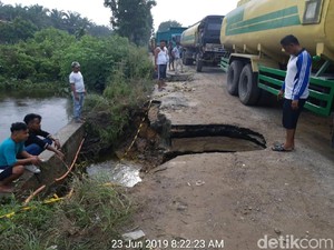 Gubernur Riau: Jalan Ambles di Kampar Statusnya Jalan Provinsi