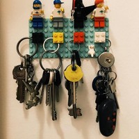  Agar kamu tidak lupa meletakkan kunci, mainan lego ini bisa dijadikan gantungan kunci. (Foto: Dok. Brightside)