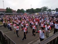 Ribuan Warga Cilacap Antusias Ikuti Fun Walk BYMS di Alun-alun