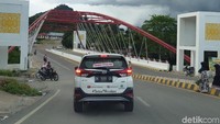 PLBN Entikong berwajah baru di Kabupaten Sanggau, diresmikan pada akhir 2016 lalu. Pos perbatasan ini dibangun kembali oleh Kementerian Pekerjaan Umum dan Perumahan Rakyat, dengan masa 1 tahun. Foto: Luthfi Anshori