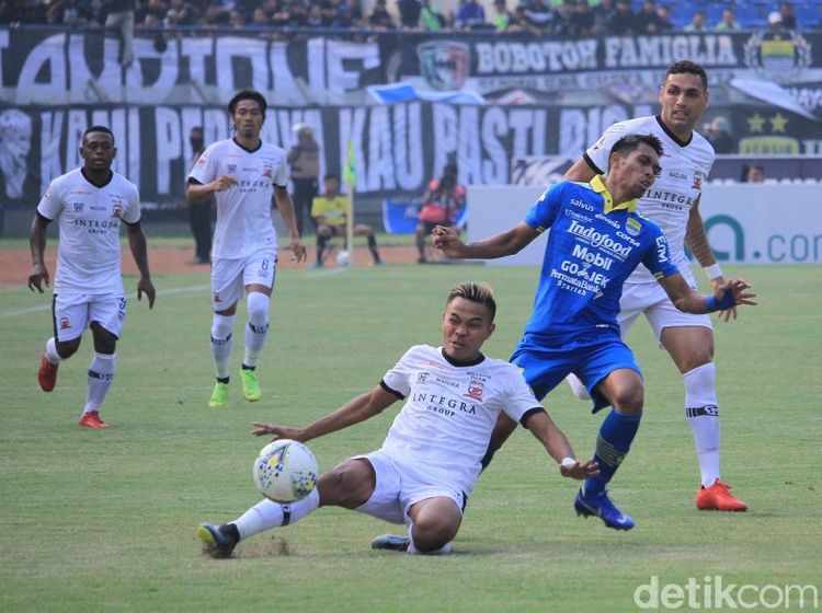 Jamu Madura United, Persib Petik Hasil Imbang