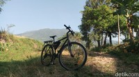 Jika sedang berkunjung ke Ungaran, coba gowes lewat jalur Seleses di kaki Gunung Ungaran. (Aji Kusuma Admaja/detikcom)