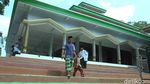 Teror Ulat Bulu di Pasuruan Serbu Masjid dan Sekolah