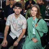 Lee Min Ho bergabung dengan sejumlah selebriti lainnya di fashion show ini. Salah satunya Joe Jonas yang datang tanpa sang istri, aktris Sophie Turner. (Foto: Pascal Le Segretain/Getty Images)