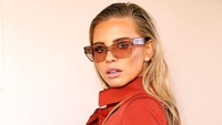 Bermula dari adanya pemberitaan media Australia, news.com.au, yang menyebutkan Tegan telantar di Bali karena terdapat kerusakan pada paspornya berupa tanda bekas basah. Berita itu diberi judul Former Miss Universe Australia stranded in Bali because of damp passport. (Instagram @tegan.martin)