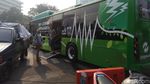 Saat Warga Kepincut Bus Listrik TransJakarta di CFD
