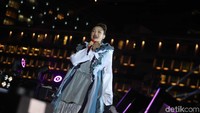 Sibad tampil enerjik membawakan sejumlah lagu. Foto: Siti Badriah (Padita/detikcom)
