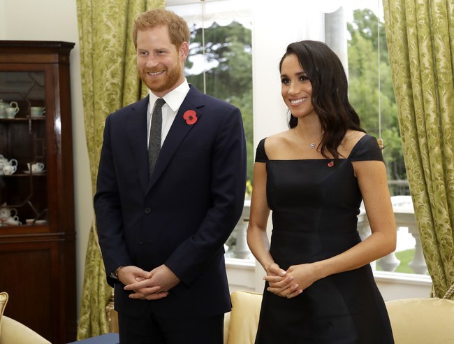 Pisah dari Kengsington, Pangeran Harry dan Meghan Markle memperkenalkan akun Instagram resmi mereka pada April 2019. Unggahan perdana akun @sussexroyal memajang deretan foto kegiatan sosial Duke dan Duchess of Sussex, baik di Inggris maupun luar negeri. (Danny Lawson - WPA Pool/Getty Images)