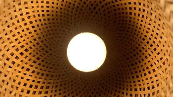 Ini adalah bagian dalam kap lampu. (Foto: Brightside)