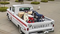 Oleh karena itu, Honda memberikan penghormatan kepada truk-truk tua yang terpercaya dengan merestorasi satu unit Chevrolet Apache 10 untuk merayakan ulang tahun ke-60 American Honda Motor Company.   Honda pun menjelaskan bagaimana cara memulihkan mobil dengan 160 tenaga kuda, mesin small-block V8 ini. Foto: Istimewa