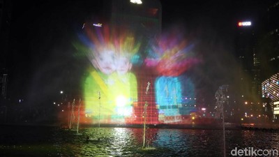 Terpesona Warna-warni Air Mancur di Perayaan HUT DKI Jakarta