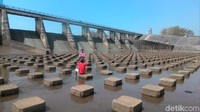 Adalah Bendung Colo atau Dam Colo di Desa Pengkol, Kecamatan Nguter, Sukoharjo. Dari pusat kota di Sukoharjo hanya berjarak 15 kilometer ke tenggara. (Aris Arianto/detikcom)