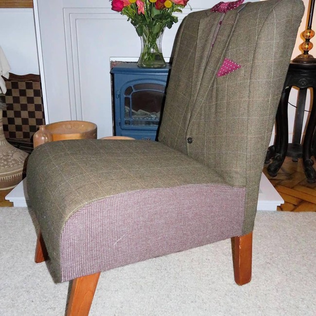 Kamu punya jaket atau blazer yang tidak dipakai lagi? Bisa dimodifikasi ulang menjadi alas sarung tempat duduk. (Foto: Dok. Brightside)