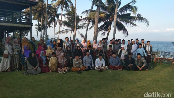 Keluarga Besar Ponpes Al Falah Ploso Nikmati Destinasi Keluarga Besar Ponpes Al Falah Ploso Nikmati Destinasi