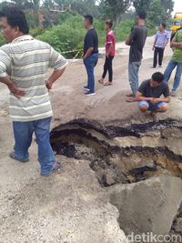 Gubernur Riau: Jalan Amblas di Kampar Statusnya Jalan Provinsi