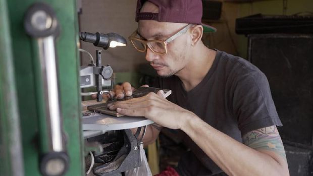 Skateboard Bekas Disulap Jadi Kacamata, Tembus Pasar Amerika