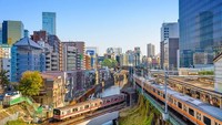 Tokyo terkenal dengan sistem transportasinya yang sangat cepat dengan waktu tempuh yang selalu tepat waktu. Setiap harinya, transportasi publik berbasis rel di Tokyo melayani 8,66 juta penumpang. Istimewa./Shutterstock/Sean Pavone.