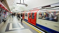Seperti di Indonesia, London juga memiliki mrt yang bernama The London Underground (tube). Terdapat 270 stasiun tube di kota London. Istimewa./Shutterstock/JuliusKielaitis.