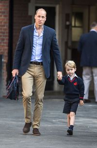 Pangeran William mengantar Pangeran George saat hari pertamanya sekolah di