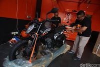 KTM Duke 790. 