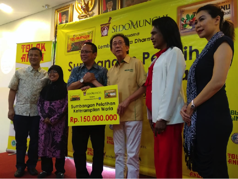 Sido Muncul Sumbang Rp 150 Juta untuk Pelatihan Keterampilan Waria Sido Muncul Sumbang Rp 150 Juta untuk Pelatihan Keterampilan Waria