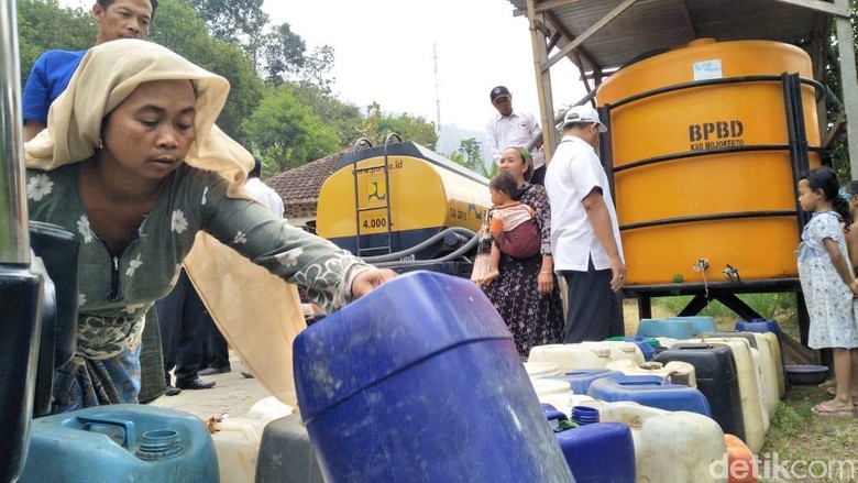 Lima Desa di Mojokerto Langganan Krisis Air Bersih Saat Musim Kemarau Lima Desa di Mojokerto Langganan Krisis Air Bersih Saat Musim Kemarau