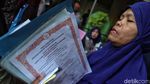 Berebut Kursi SMPN, Ratusan Orang Antre Sejak Pagi