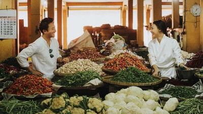 Belanja Cabai hingga Makan Kalajengking, Kulineran Seru ala Whulandary