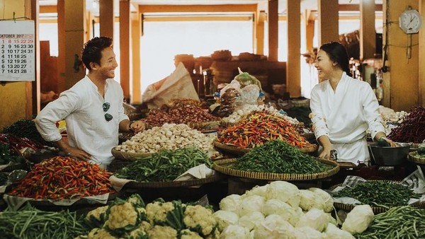 Belanja Cabai hingga Makan Kalajengking, Kulineran Seru ala Whulandary